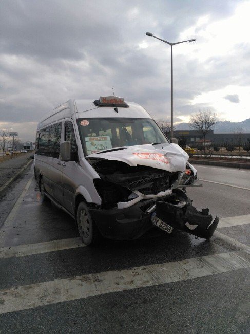 Afyonkarahisar’da Trafik Kazası: 6 Yaralı