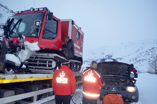 Kar Yüzünden Mahsur Kalan Hasta 8 Saatlik Operasyonla Kurtarıldı