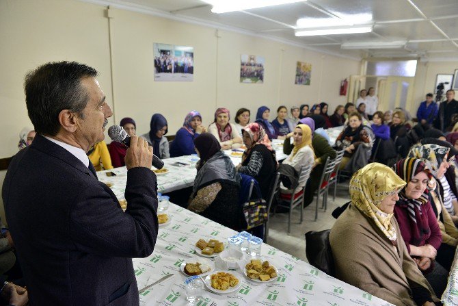 Tepebaşı Belediye Başkanı Ataç Belde Evlerinde Kadınlarla Bir Araya Geldi