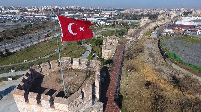 İstanbul’un Can Çekişen Surları Havadan Görüntülendi