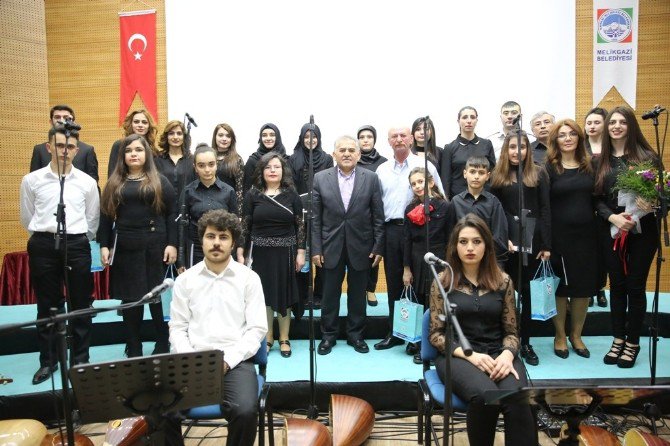 Melikgazi Belediyesi’nin Türk Halk Müziği Konserine Büyük İlgi