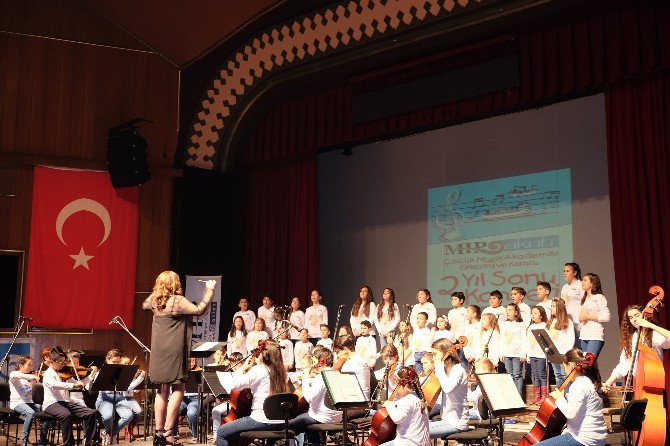 Mıp Çocukları, İkinci Yıl Sonu Konserini Verdi