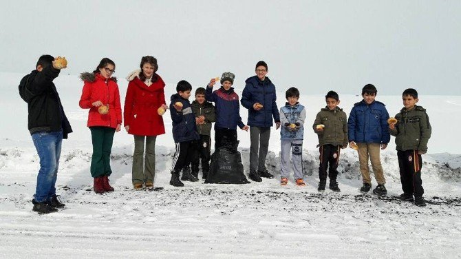 Minik Yüreklerde Kocaman Sevgi