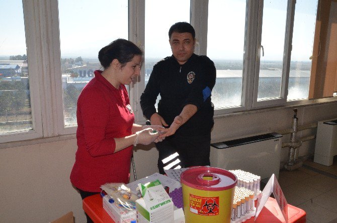 Polisler Kızılay’a Kan Bağışladı