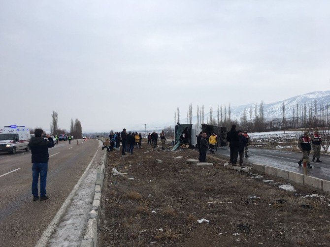 Sivas’ta Yolcu Otobüsü Devrildi: 1 Ölü, 36 Yaralı