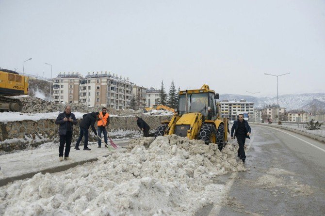 Tunceli Belediyesi Karla Mücadele Çalışmalarını Sürdürüyor