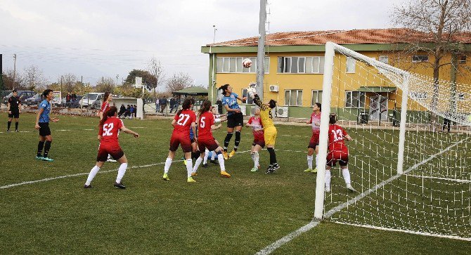 Döşemealtı Kadın Futbol Takımından Gol Show