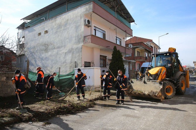 Temizlik Timi Arı Gibi Çalışıyor