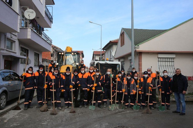 Temizlik Timi Arı Gibi Çalışıyor