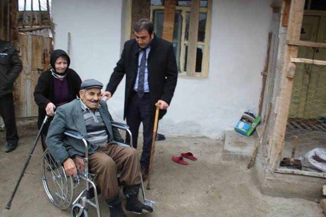 Sungurlu Belediyesi’nden Tekerlekli Sandalye Yardımı