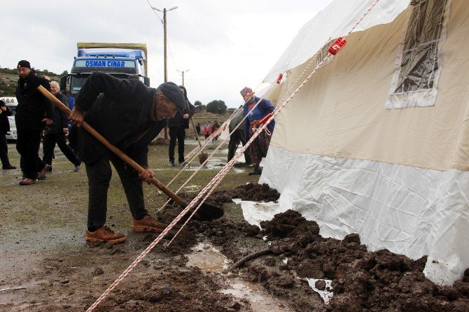 Deprem Bölgesinde Yağış Başladı