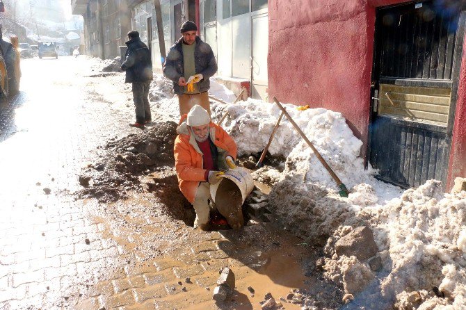 Eksi 10 Derecede Su Ve Kanalizasyon Çalışması