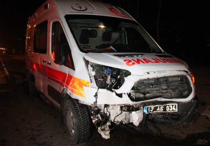 Elazığ’da Ambulans İle Otomobil Çarpıştı: 3 Yaralı