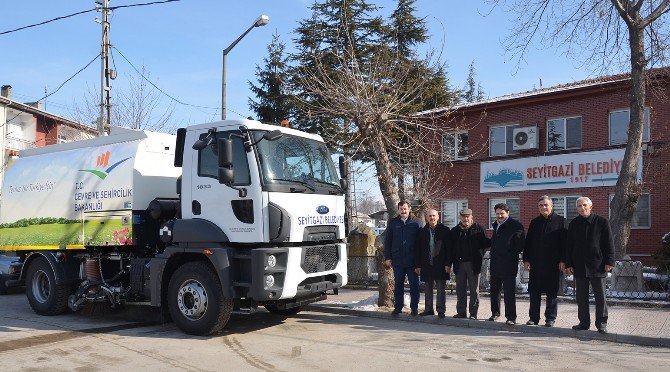 Seyitgazi Belediyesi’ne Yol Süpürme Ve Temizleme Aracı