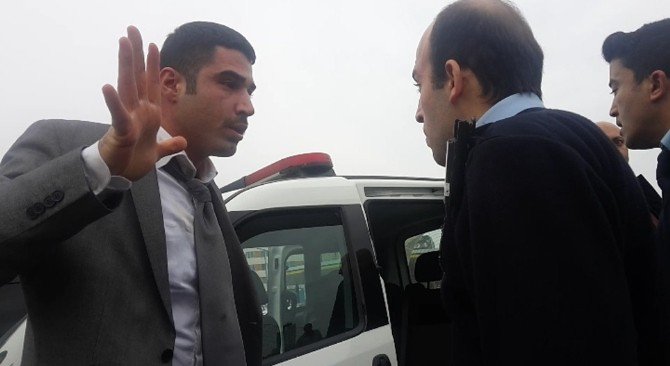 Vatandaş Polise Vuran Zanlıyı Linç Etmeye Çalıştı