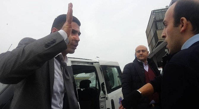 Vatandaş Polise Vuran Zanlıyı Linç Etmeye Çalıştı