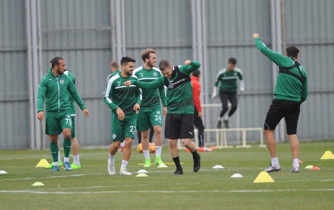 Bursaspor’dan Fenerbahçe Maçı Öncesi Neşeli Antrenman