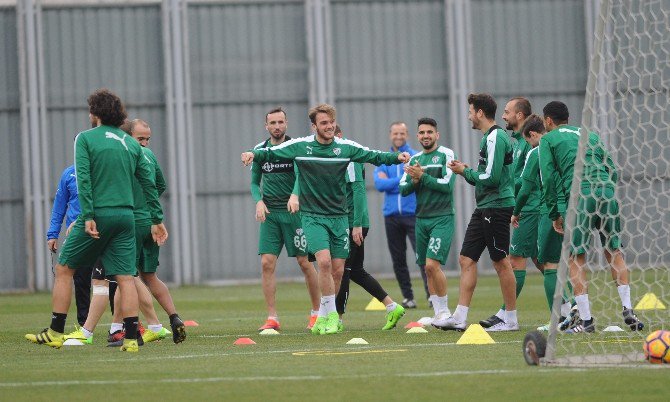 Bursaspor’dan Fenerbahçe Maçı Öncesi Neşeli Antrenman