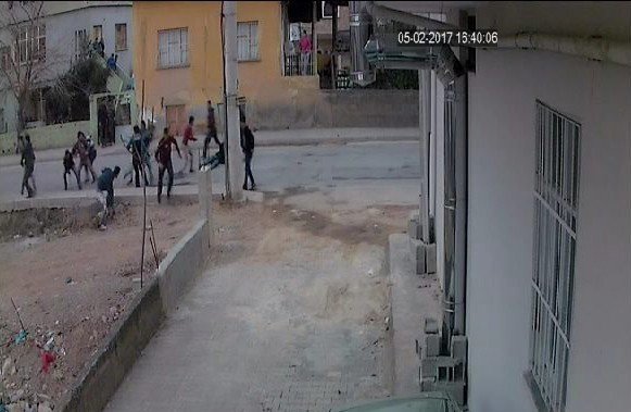 Suriyelilerin Taşlı Sopalı Kavgası Kamerada