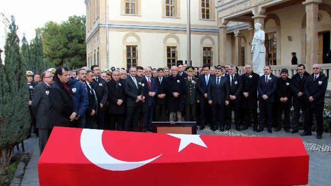 Kanserden Ölen Bölge İdare Mahkemesi Başkanı İçin Tören