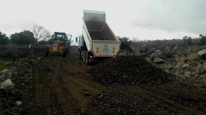 Yunusemre’de Arazi Yolları Yenileniyor