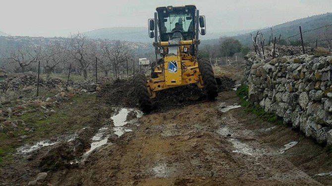 Yunusemre’de Arazi Yolları Yenileniyor