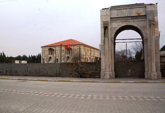 Zühre Kapısı Gelibolu Mevlevihanesi’ne Kazandırılıyor