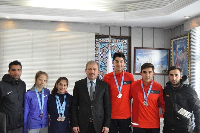 Başarılı Sporculardan Müdür Sadık Ölçen’e Ziyaret