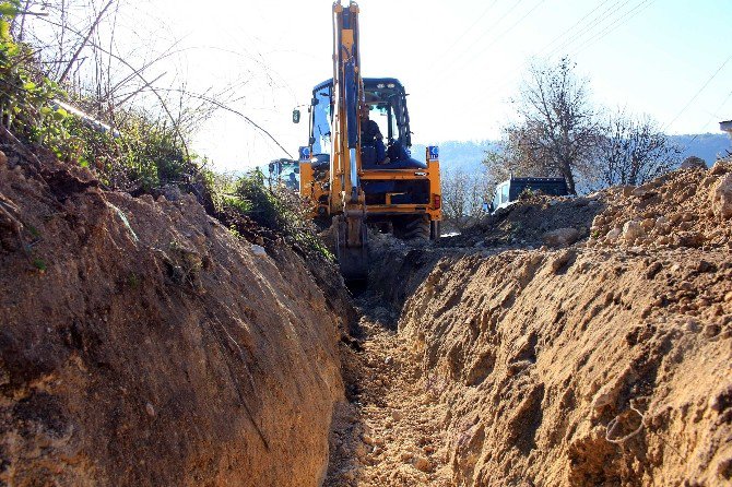 Büyükşehir Belediyesi Kumluca’da İçme Su Sarı Hatlarını Yeniliyor