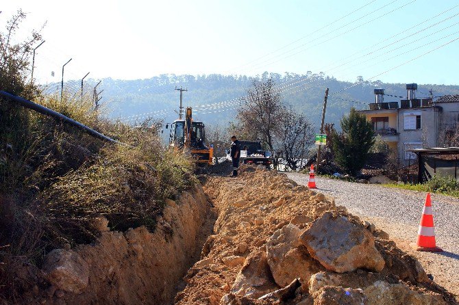 Büyükşehir Belediyesi Kumluca’da İçme Su Sarı Hatlarını Yeniliyor