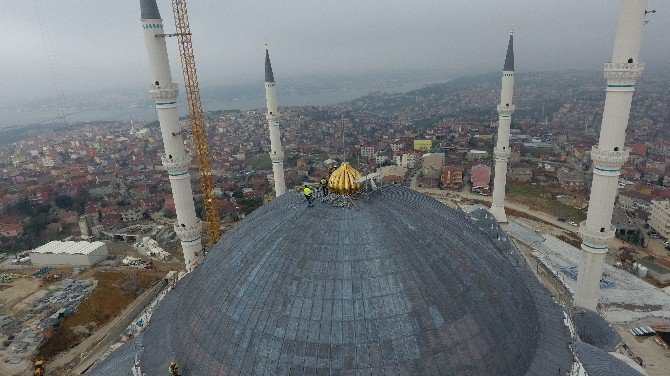 Çamlıca Camii Taçlandırıldı