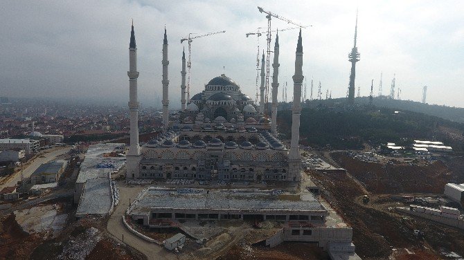 Çamlıca Camii Taçlandırıldı