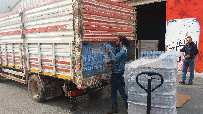 Gelibolu Belediyesi’nden Depremzedelere Su Yardımı