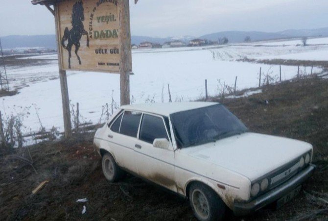 Polisin ‘Dur’ İhtarına Uymayan Sürücü, Direğe Çarptı