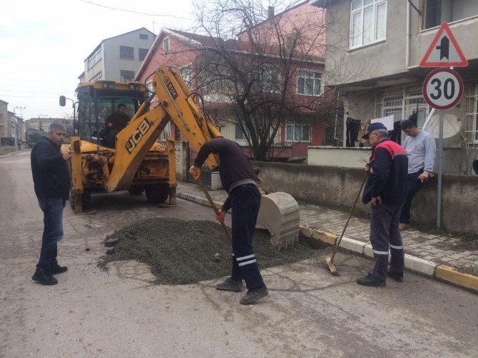 Körfez’de Bozulan Yollar Onarılıyor