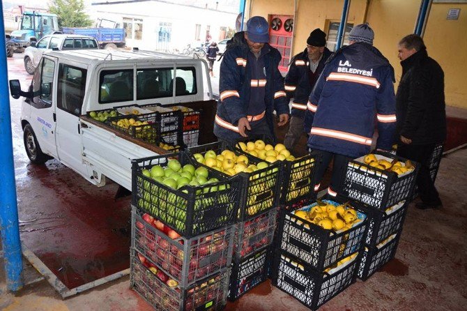 Lapseki Belediyesi’nden Depremzedelere Yardım