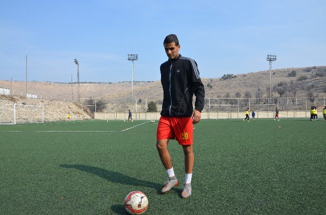 Libya’daki İç Savaştan Kaçıp, Futbol Sevdası İçin Malatya’ya Geldi