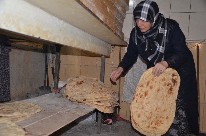 Muş’ta Kendi Tandırlarını Yakamayan Vatandaşlar Çareyi Fırınlarda Buldu