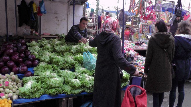 Vatandaşlar Pazarda Pahalılıktan Yakındı