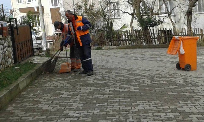 Akçakoca’da Temizlik Çalışmaları Gece Gündüz Sürüyor