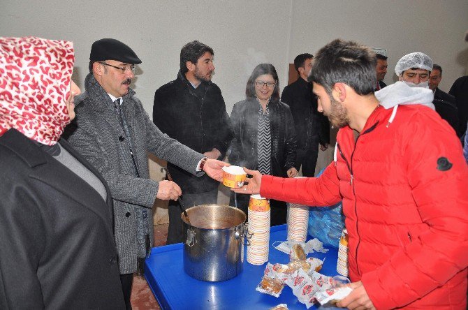 Vali Yurtnaç, Pazarcı Esnafına Çorba İkram Etti