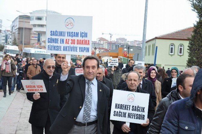 Yozgat Şivesi İle Hazırlanan “Sağlığını Masiyosan Mahana Bulma Yürü” Pankartı Dikkat Çekti