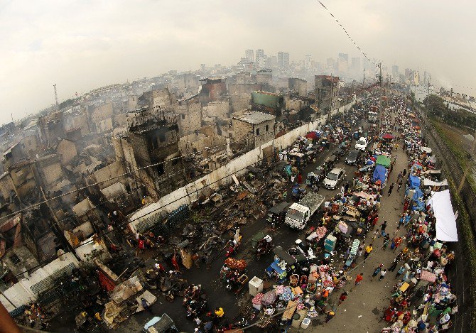 Manila’da Yangın: 15 Bin Kişi Evsiz Kaldı