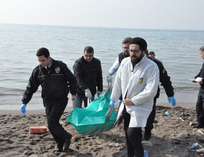 Pakistan Uyruklu Vatandaşın Cesedi Sahile Vurdu