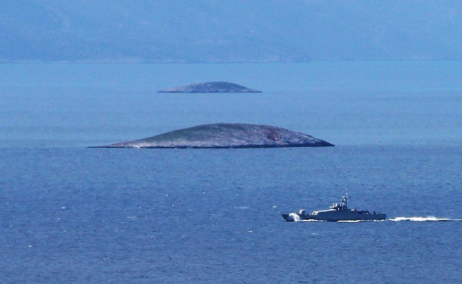 Türk Ve Yunan Botları Burun Buruna Geldi