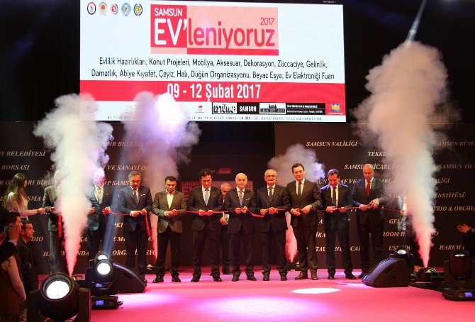 “Ev’leniyoruz” Fuarı’na Nikahlı Açılış