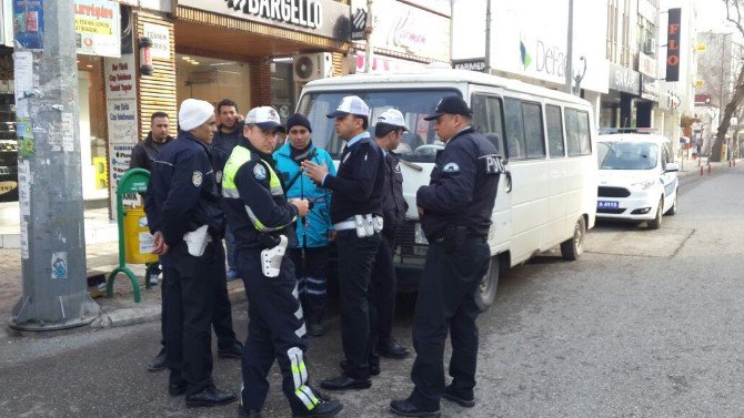 Plakasız Minibüs Polisi Harekete Geçirdi