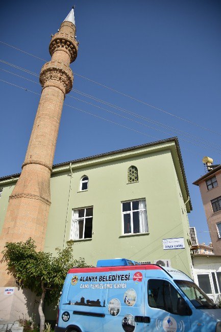 Alanya Belediyesi Cami Temizliğine Devam Ediyor