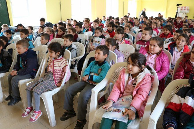 Başçayırlı Minikler Tiyatro Heyecanını Yaşadı