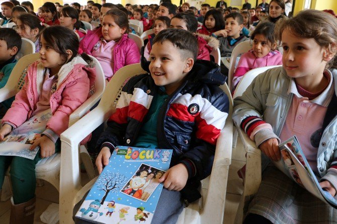 Başçayırlı Minikler Tiyatro Heyecanını Yaşadı